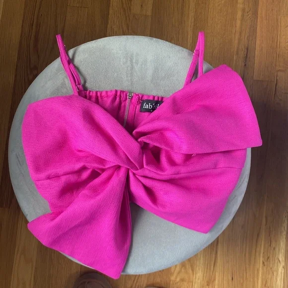 Adorable pink bow top!! M - Picture 3 of 7